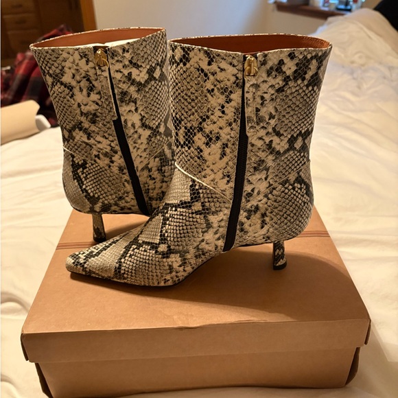 Anthropologie Maeve Kitten-Heel Barrel Booties - Picture 5 of 12